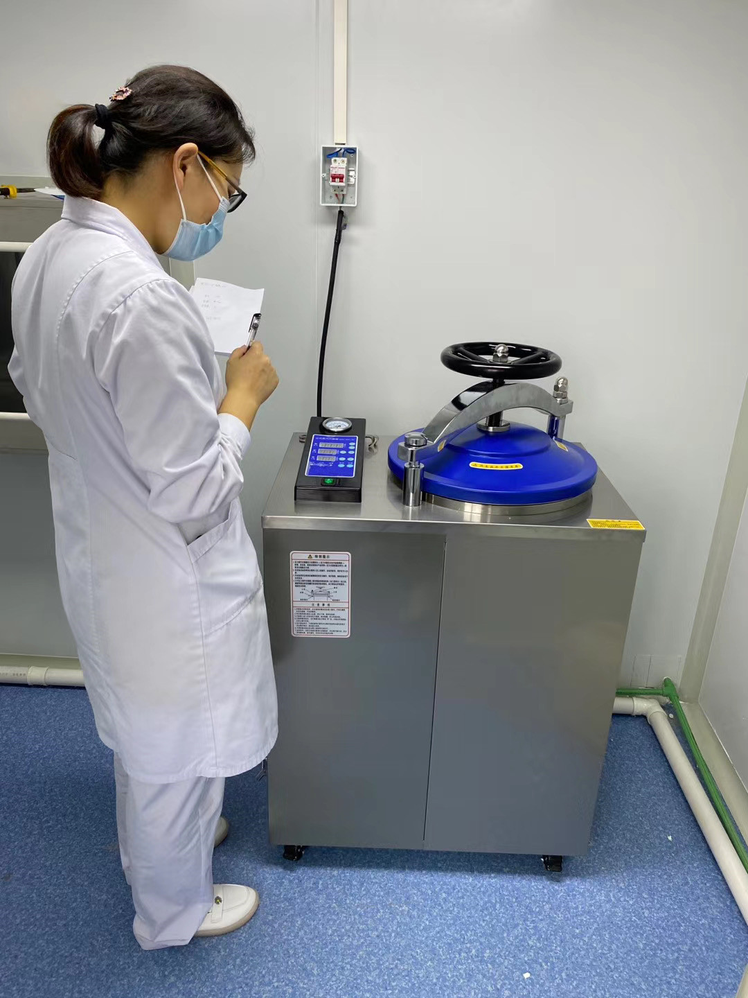 立式内循环蒸汽灭菌器交付使用